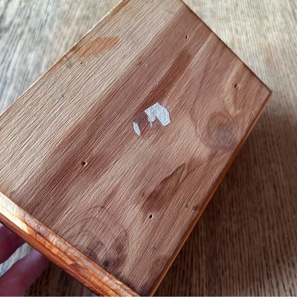 Handmade Vintage Tennessee jewelry trinket box with lid cedar collectible - Picture 4 of 7